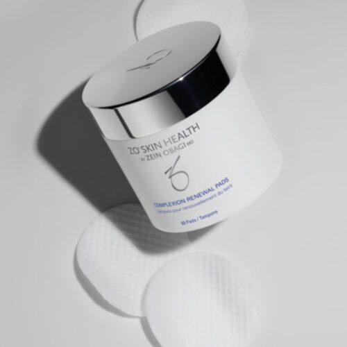 Say goodbye to excess surface oil and pore-clogging debris with ZO Complexion Renewal Pads. These pads are specially formulated to transform your skin, leaving it radiant and clarified. Elevate your skincare routine with the benefits of Glycolic Acid and Salicylic Acid, combined with a botanical extract blend, all conveniently packed into these textured pads.